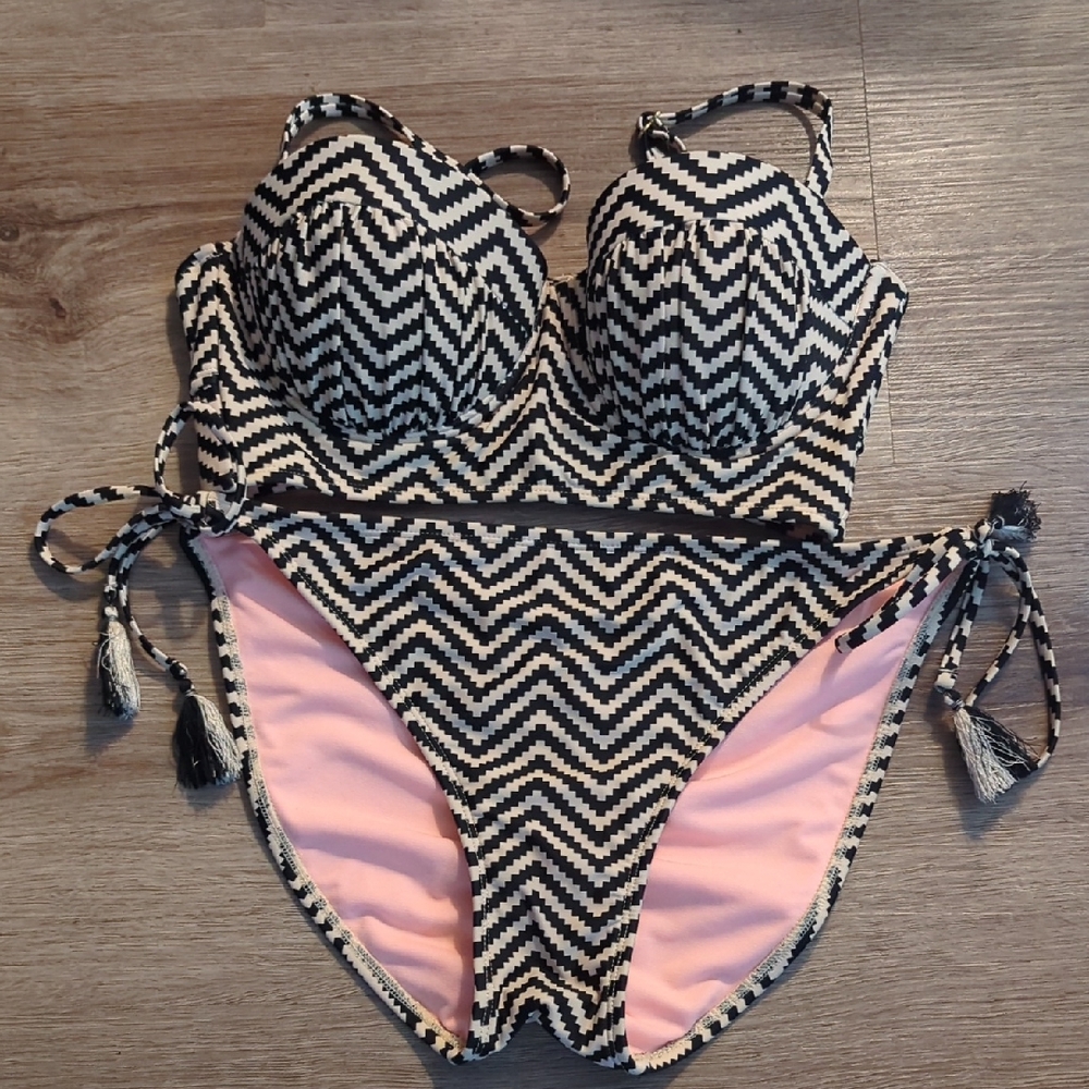 Black and Cream Zigzag Pattern Bikini Set